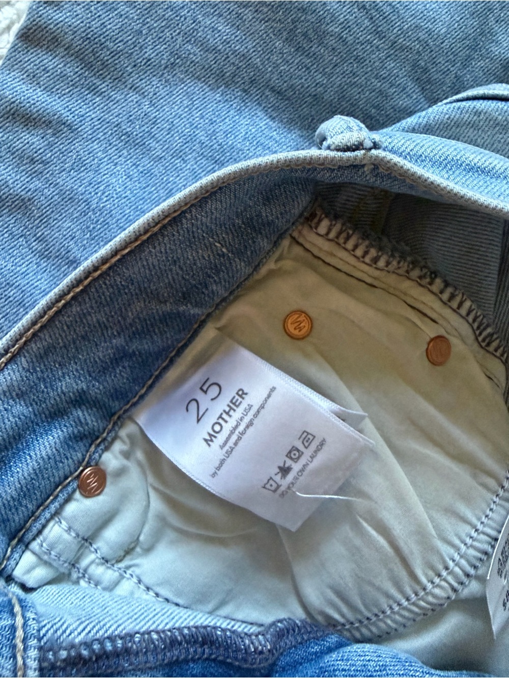 MOTHER Dazzler Mid Rise Ankle Fray Jean - Picture 4 of 4